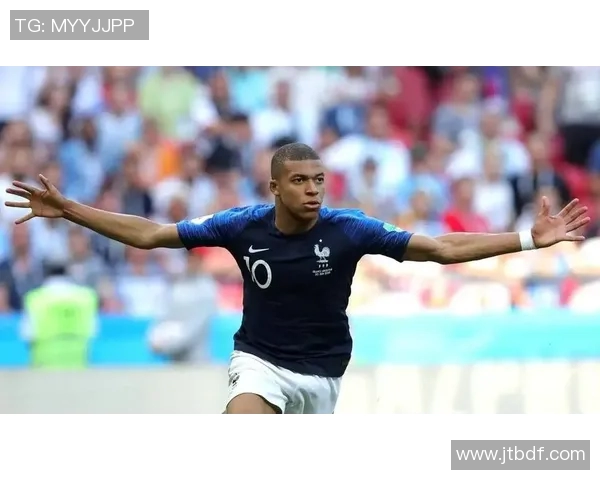 慢动作捕捉足球明星的精彩瞬间与激情时刻的完美演绎