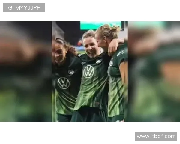 成熟足球明星女孩的魅力与梦想在绿茵场上的精彩瞬间 成熟足球明星女孩的魅力与梦想在绿茵场上的精彩瞬间