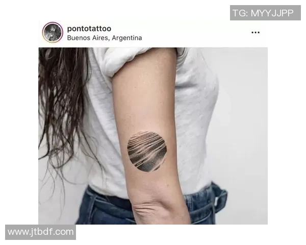 足球明星个性渐变纹身设计灵感与时尚潮流的完美结合 足球明星个性渐变纹身设计灵感与时尚潮流的完美结合