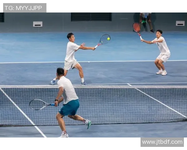 成都网球队的转型之路：从传统到现代的网球纪实探索与反思