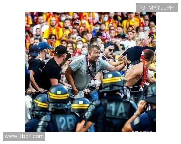 足球明星的私密生活揭秘:他们的爱情与激情故事大公开 足球明星的私密生活揭秘:他们的爱情与激情故事大公开