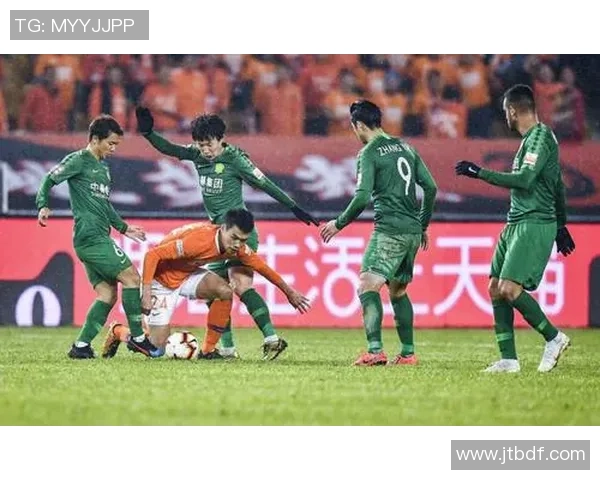 武汉足球队在世界杯预选赛中的华丽转型与未来发展展望 武汉足球队在世界杯预选赛中的华丽转型与未来发展展望